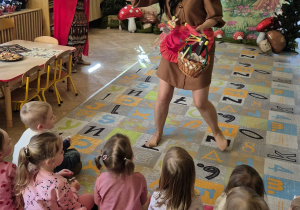 Czerwony Kapturek tańczy
